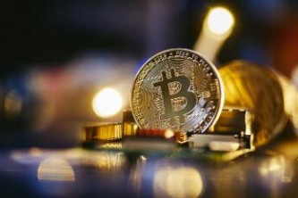 比特币（BTC）的起源、特点与发展：去中心化数字货币的全面解析