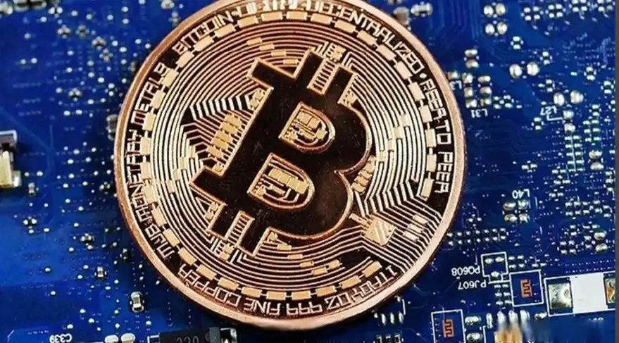 比特币价格飙升_8月加密货币市场暴跌_美国政策引发全球市场动荡