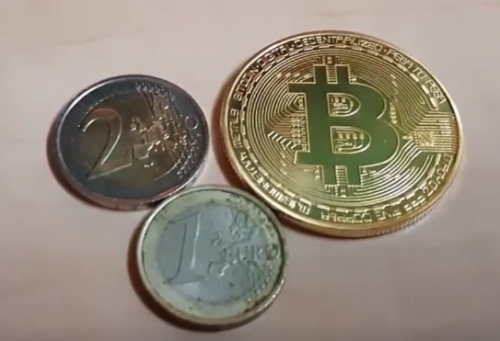 比特币价值大跌引热议，它究竟是货币未来还是庞氏骗局？