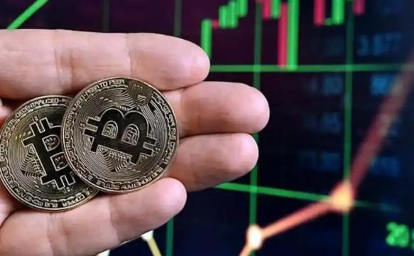 黄金翻倍创下5400美元新高对比_比特币从12.6万美元高点腰斩至6.6万分析_比特币行情分析